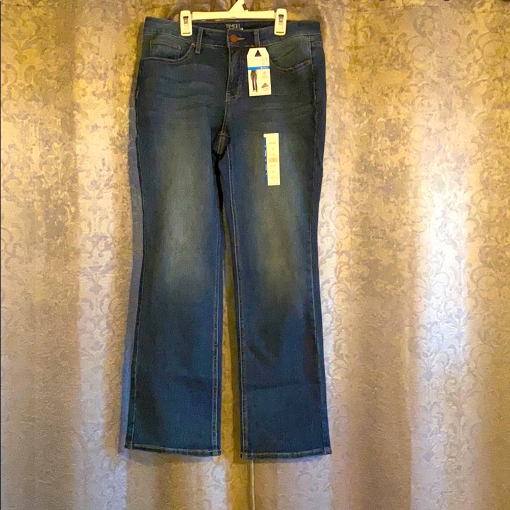 Bootcut blue jeans